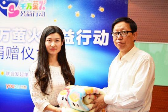 剧星传媒捐赠300条毛毯暖心西藏灾区儿童