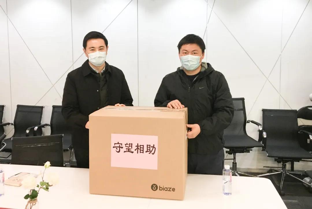 上海市普陀区副区长杨元飞一行莅临剧星传媒，送来防疫物资助力战疫！