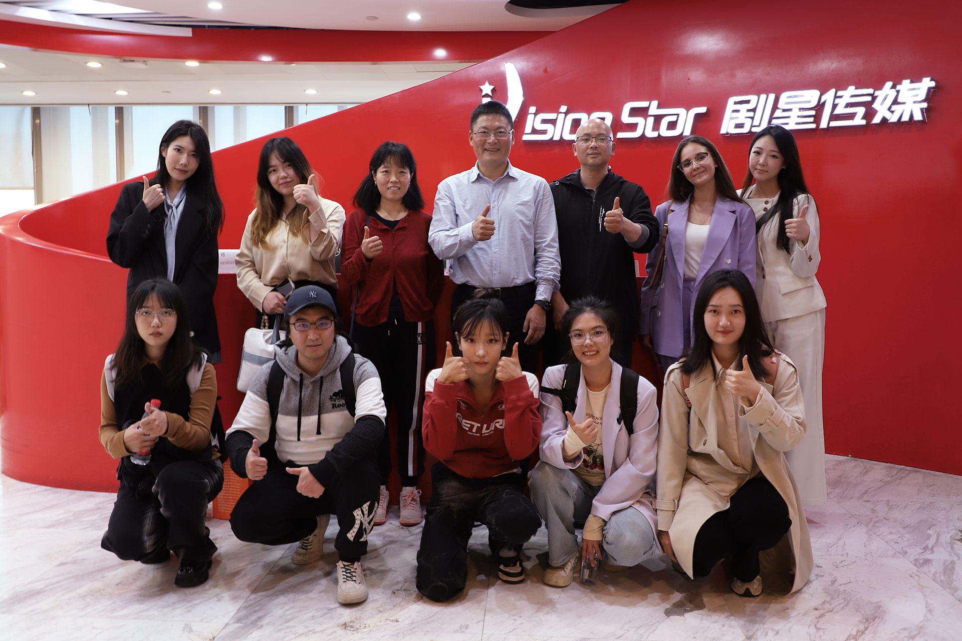 华东师范大学2024届传播学院硕士毕业论文答辩会在剧星传媒总部成功举行